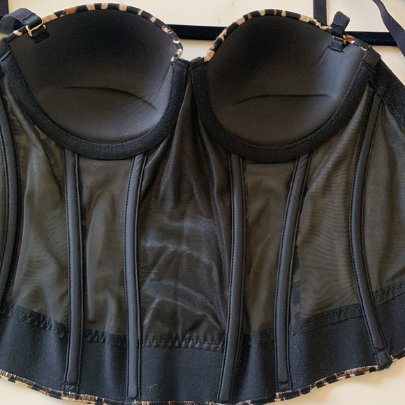 Make a statement with the eye catching leopard print bustier bra. - Picture 5 of 7